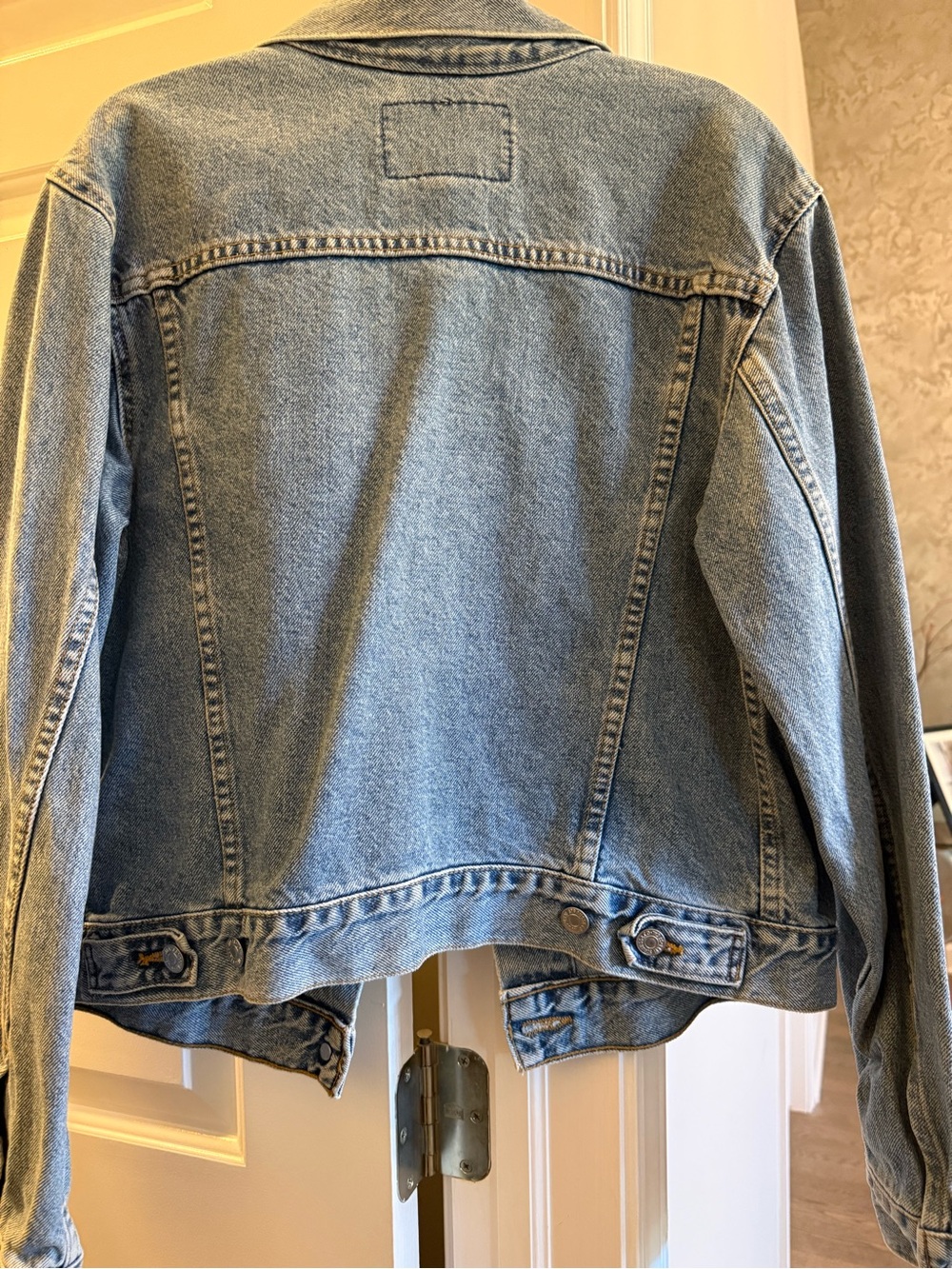 Levi's Light Blue Denim Trucker Jacket - Picture 2 of 7